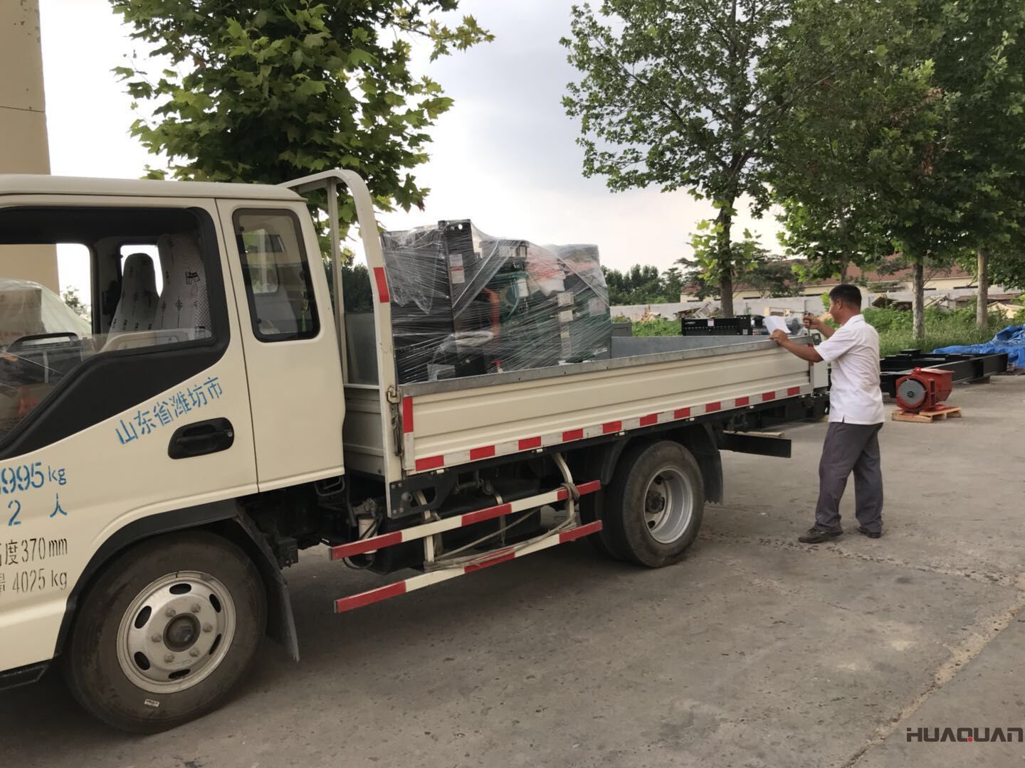  一臺HQ28GF標配濰柴船用發電機組在7月11號發往馬爾代夫