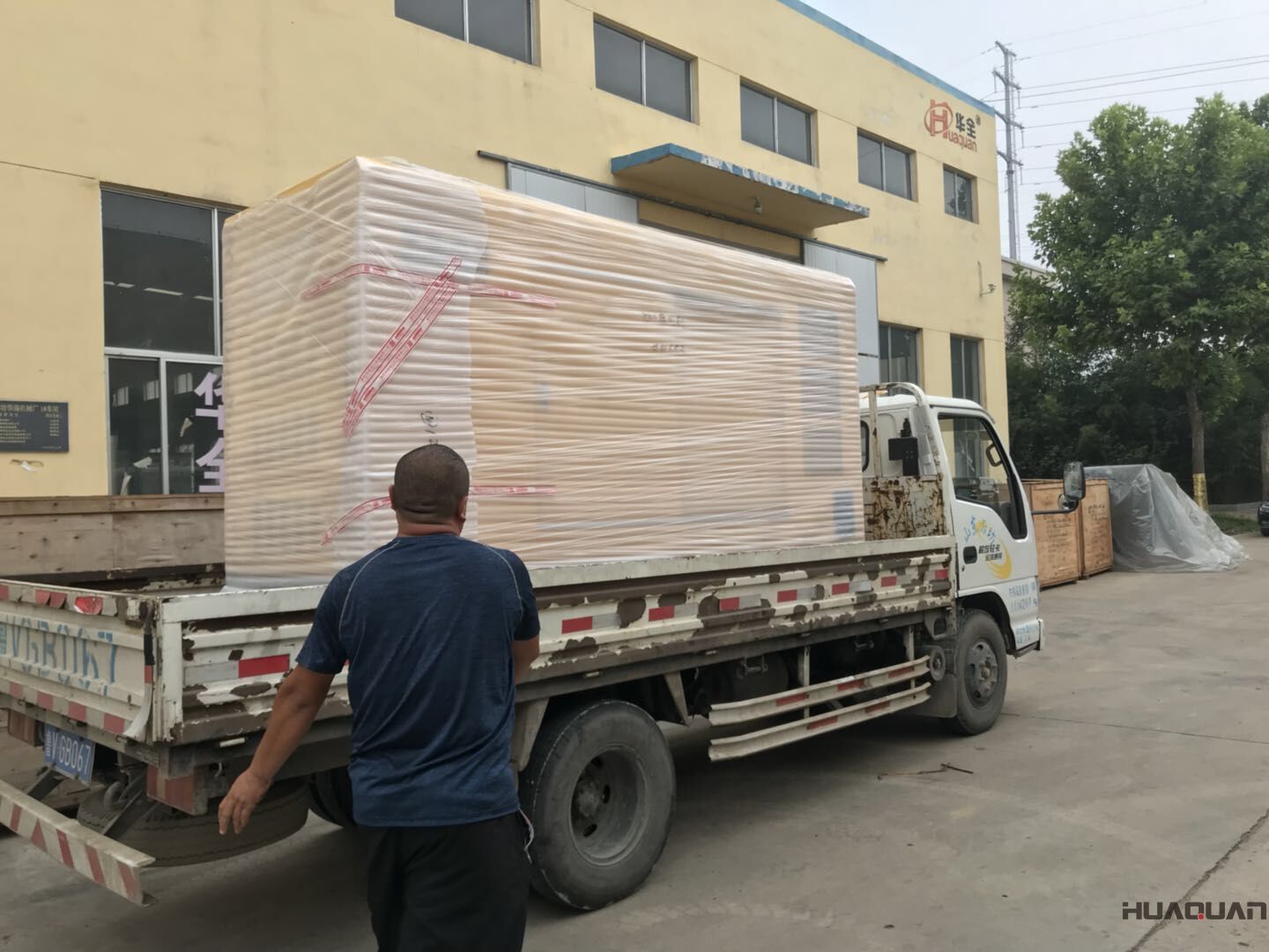 一臺40kw靜音箱型柴油發電機組于7月28號發往尼日利亞