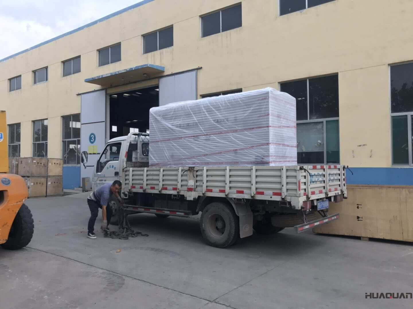 一臺30kw立柜四保護沼氣發電機組于10月25日從華全動力順利發往山西