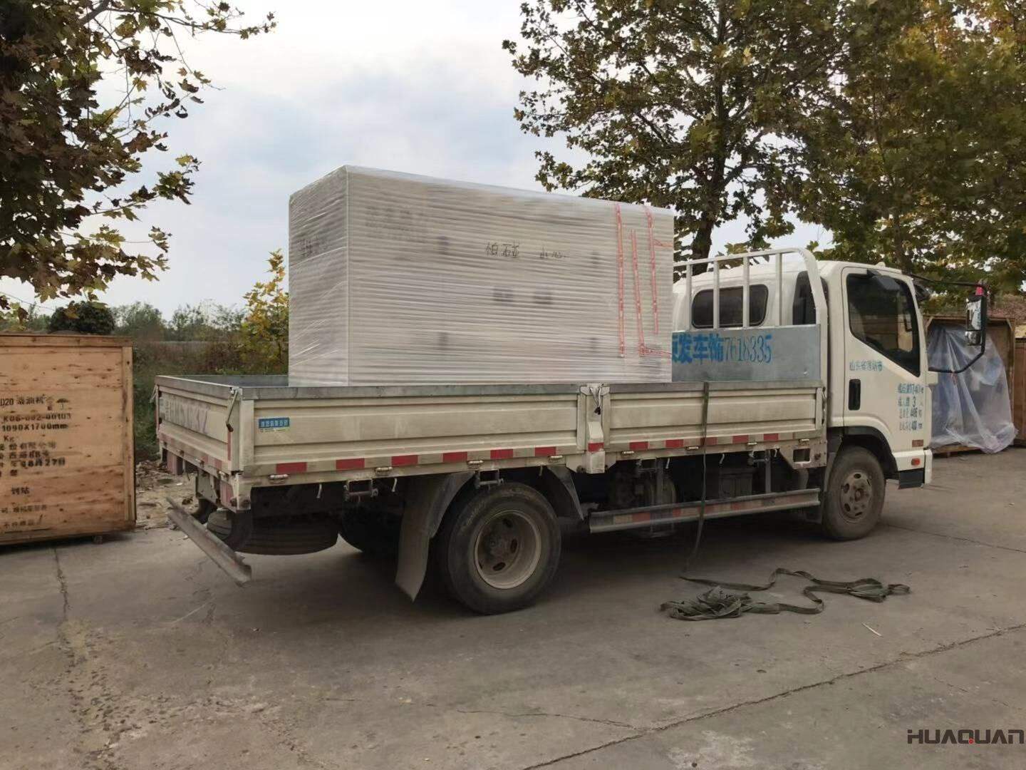 河南路先生10月25日從華全動(dòng)力采購(gòu)了一臺(tái)400kw自動(dòng)化柴油發(fā)電機(jī)組，現(xiàn)已順利發(fā)往目的地