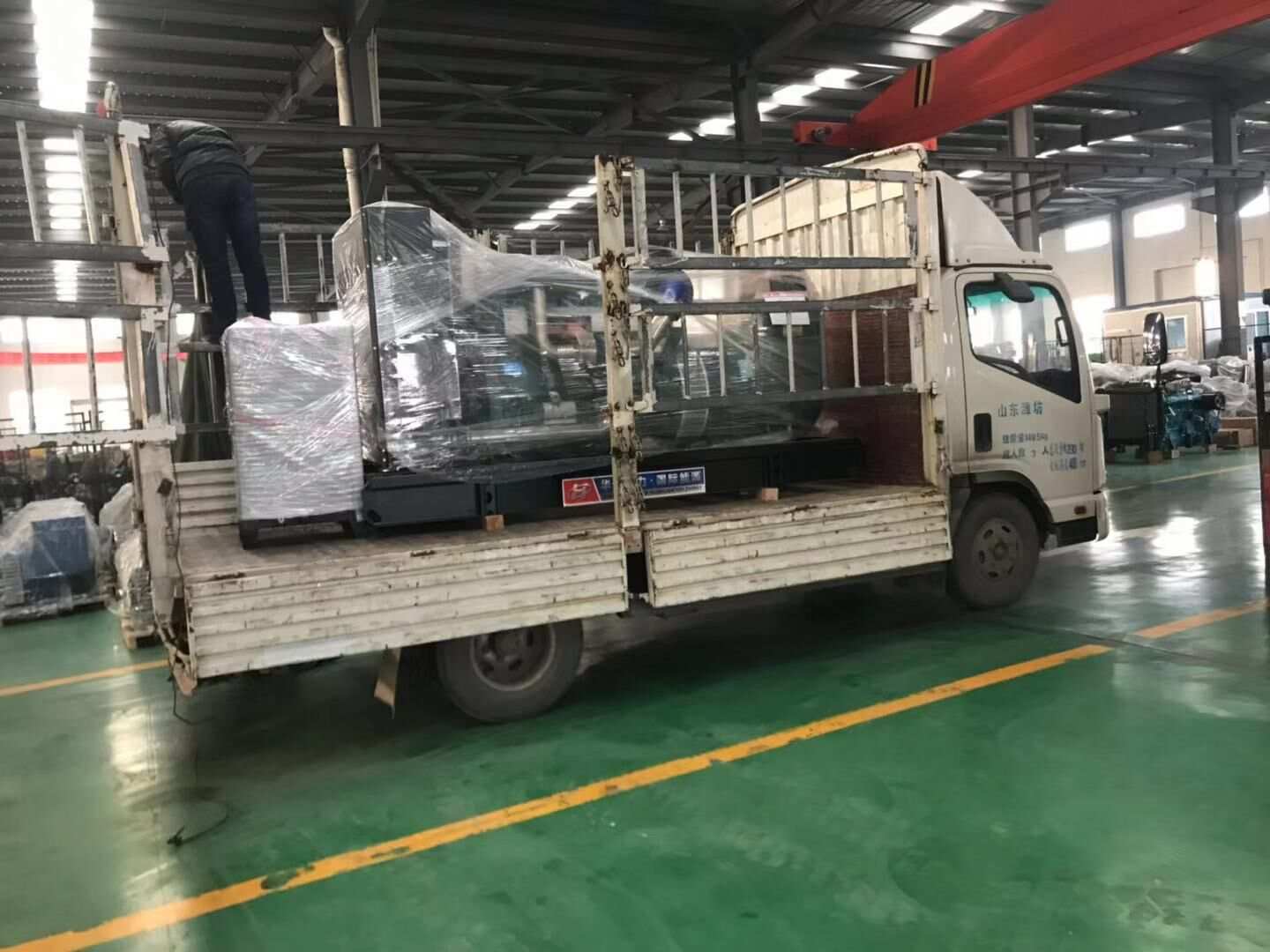 華全動力一臺300kw標(biāo)配柴油發(fā)電機(jī)組已于12月29日順利發(fā)往天津市