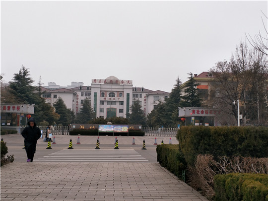 華全移動靜音發(fā)電機(jī)組在濰坊東明中學(xué)藝考考點