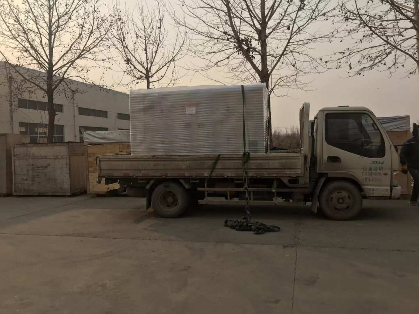 李先生從華全動力采購的一臺100kw靜音箱柴油發(fā)電機(jī)組已于1月3日順利發(fā)往河北省