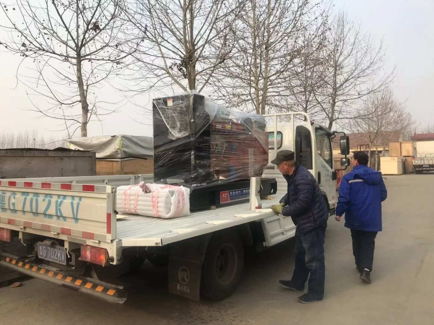 華全動力一臺60kw底座油箱立柜自啟動柴油發(fā)電機(jī)組于1月16日成功發(fā)往山東省