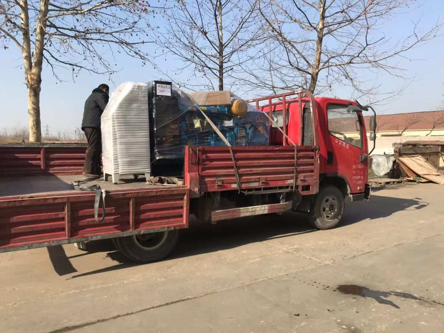 馮先生從華全動(dòng)力采購(gòu)的30kw自動(dòng)化柴油發(fā)電機(jī)組于1月22日成功發(fā)往黑龍江