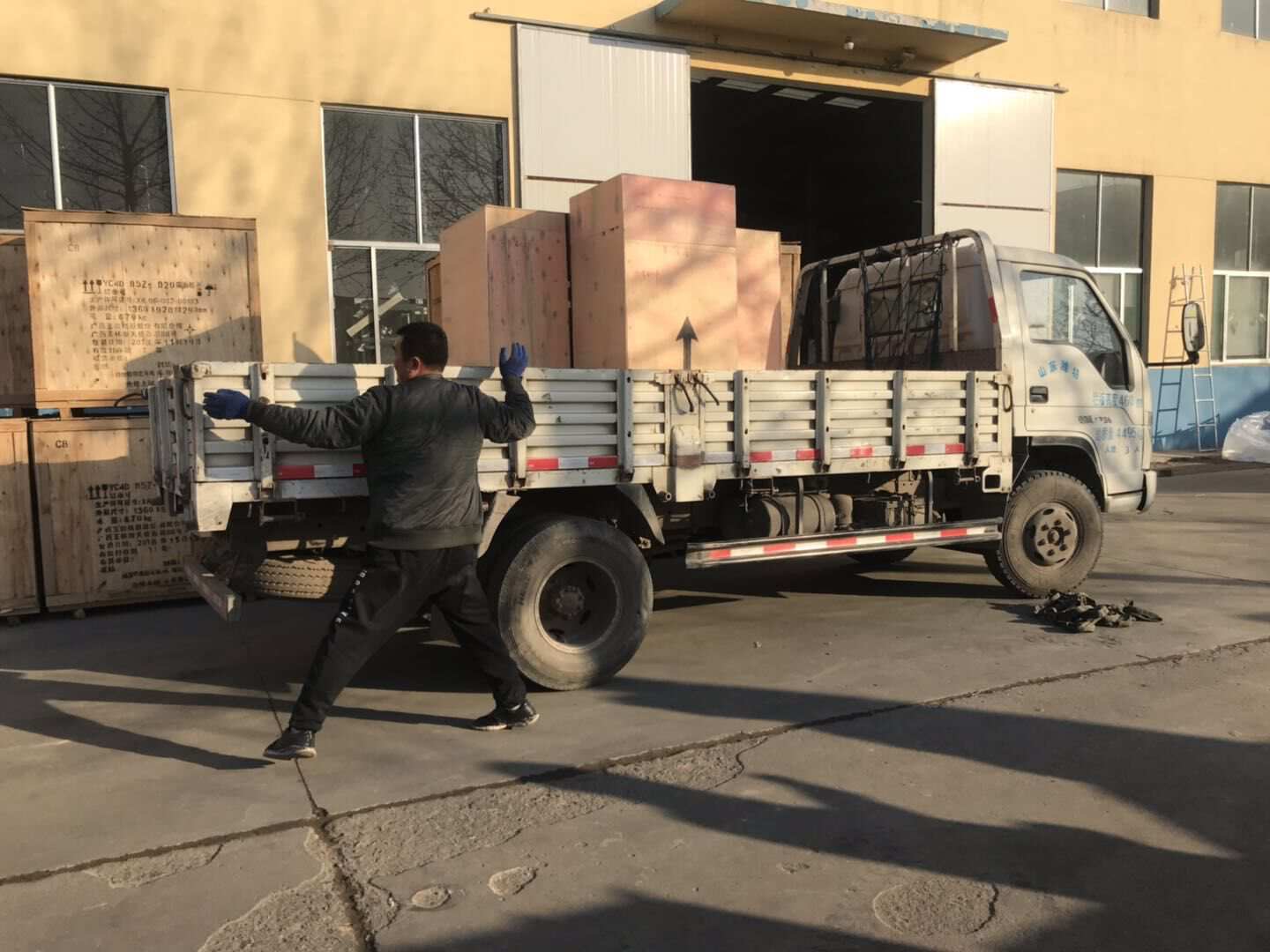 1月22日，隋先生從華全動(dòng)力采購(gòu)的150kw標(biāo)配柴油發(fā)電機(jī)組已成功發(fā)往遼寧省